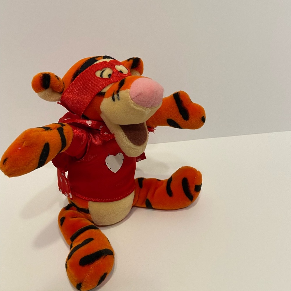 Disney Mini Bean Bag Plush SUPER LOVER TIGGER Winnie the Pooh 9” Valentines